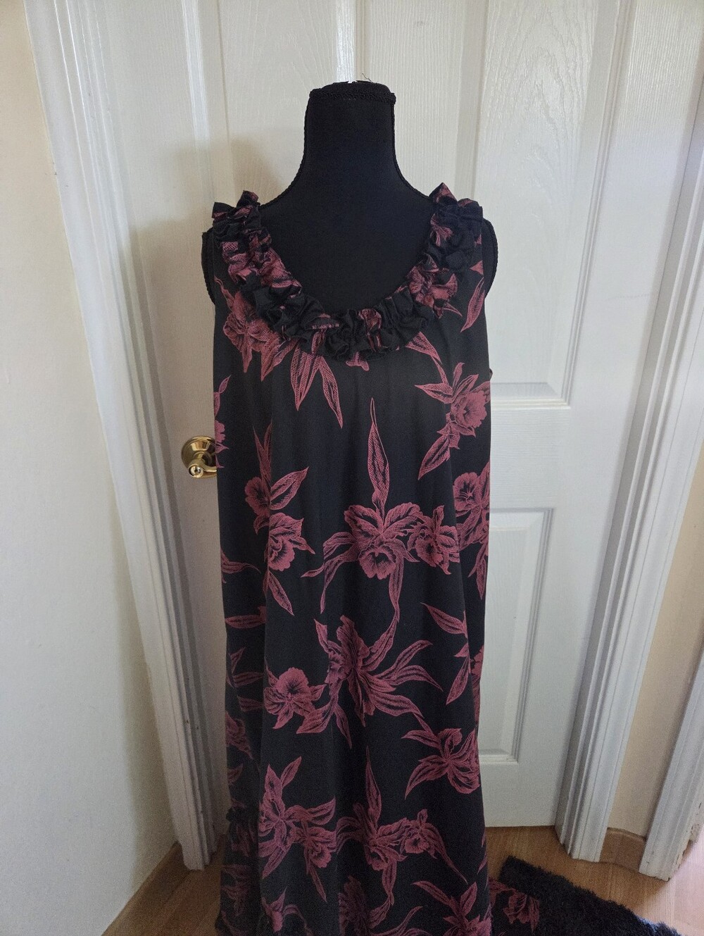 Hilo Hattie Vtg. Black Maxi Dress with Floral Print Size Large Tropical Vacation - Picture 2 of 7